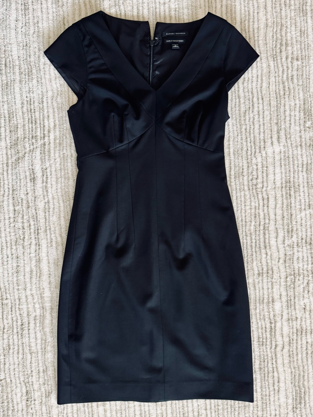 Banana Republic Italian Fabric Black Sheath Dress Stretch Size 4